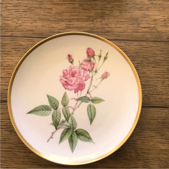The Hamilton Collection Rose Plates - Picture 2 of 5